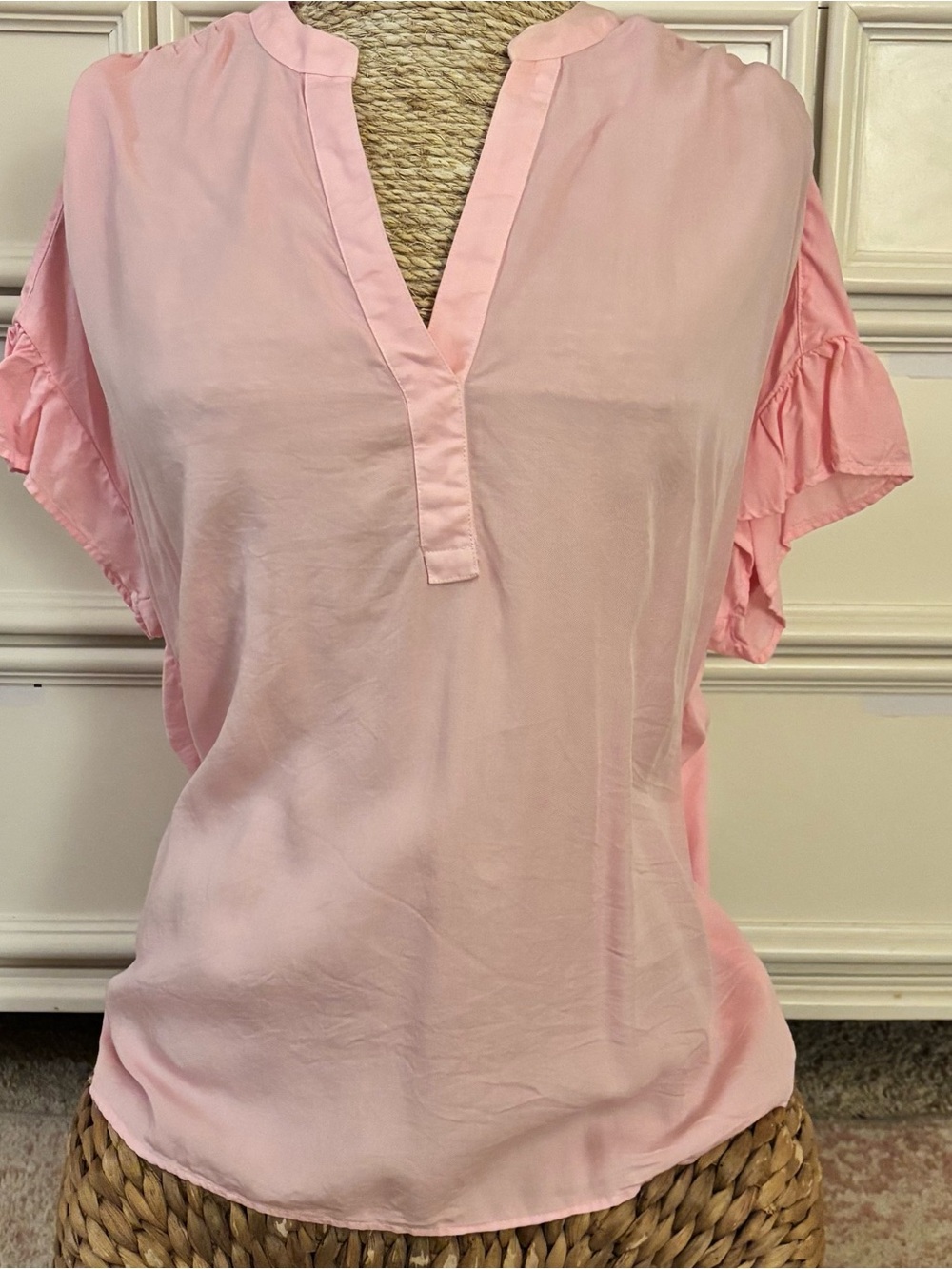 NWOT crown & ivy Light Pink V-Neck Ruffle Sleeve Blouse